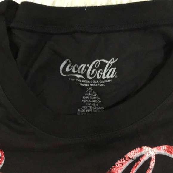 Coca Cola women’s red metallic logo black t shirt size large/ junior - Picture 4 of 5